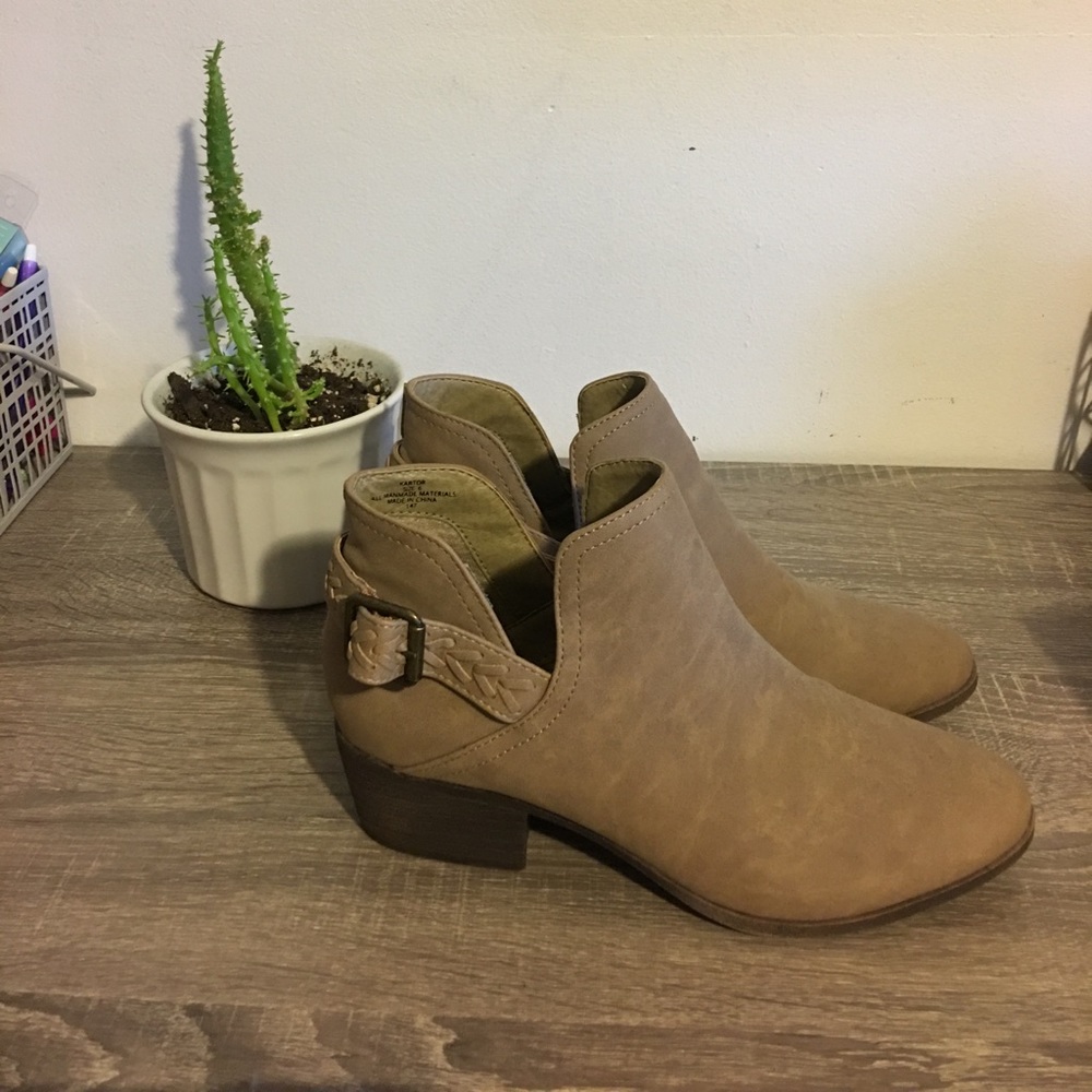 Beige ankle Booties with buckle